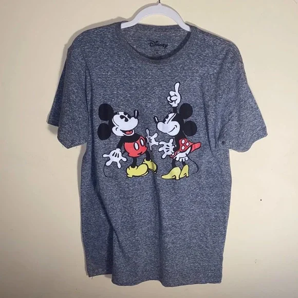 🦬DISNEY Minnie and Mickey gray Graphic Tee Sz M - Picture 1 of 3